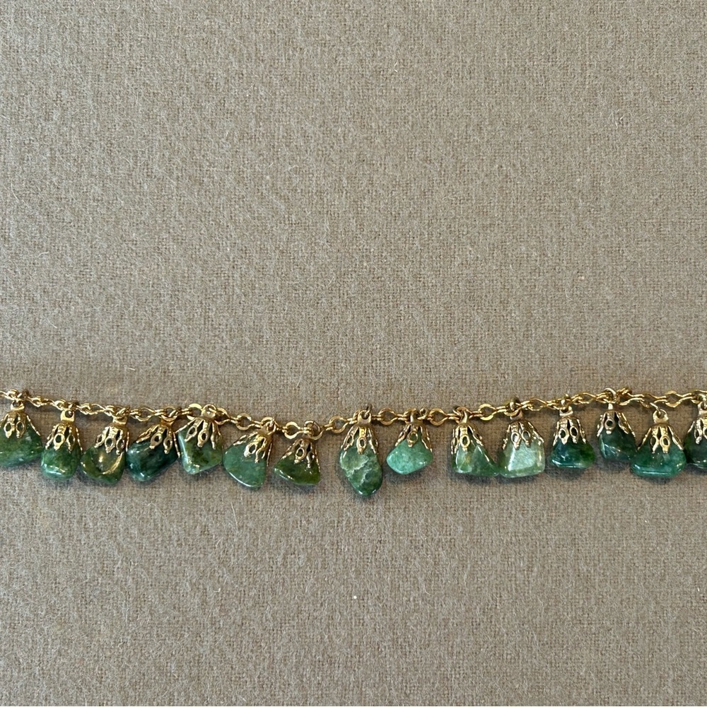 Vintage Green Agate Stone Bracelet set in Gold Tone. - Picture 2 of 3